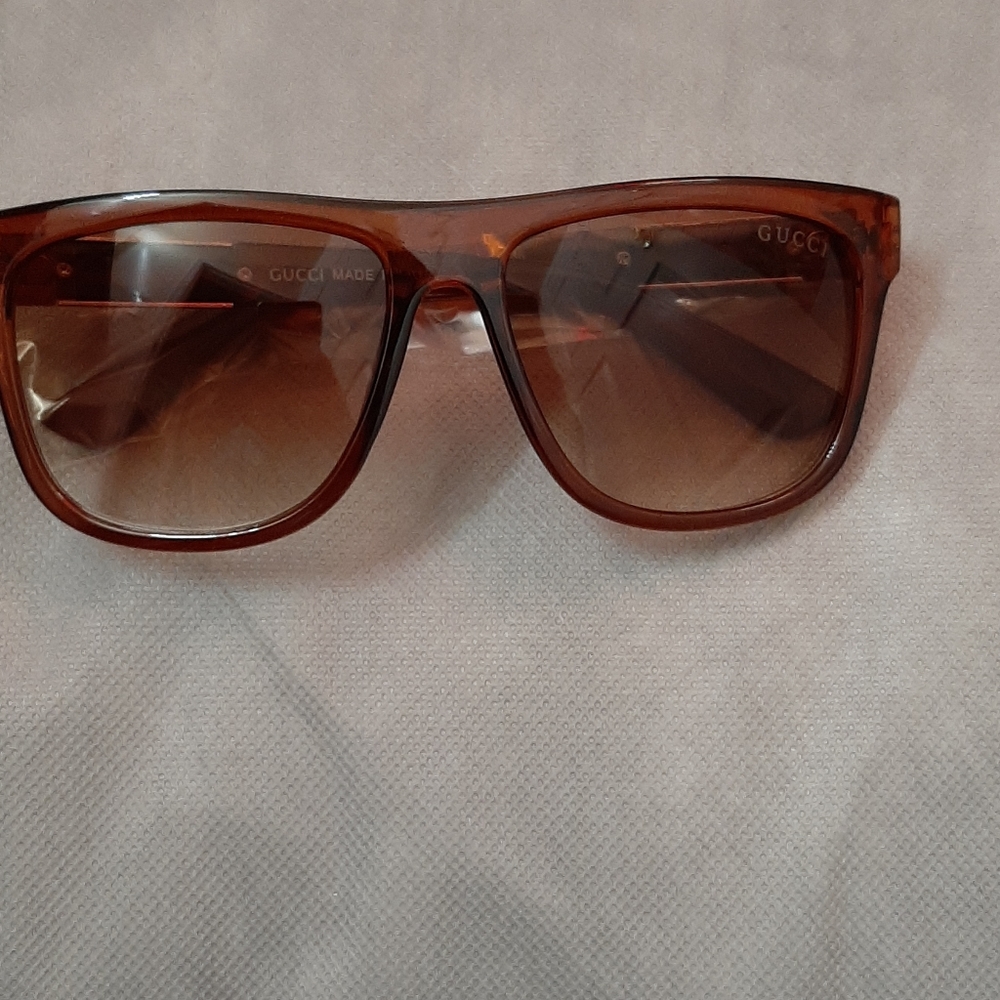 Gucci women sunglasses very elegant